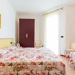 Апартаменты Villaggio Le Acacie Каорле